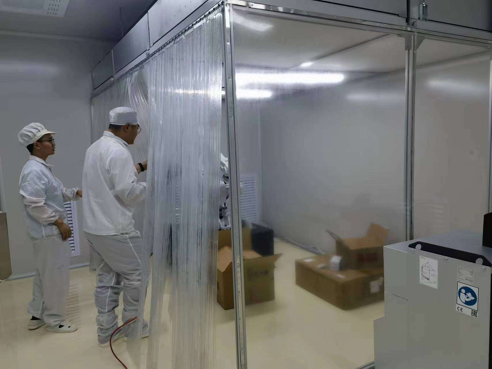Cleanroom cleaning for the National Univ